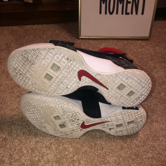 **SOLD** Nike Lebron Soldier X. Men size 9. - Picture 4 of 5
